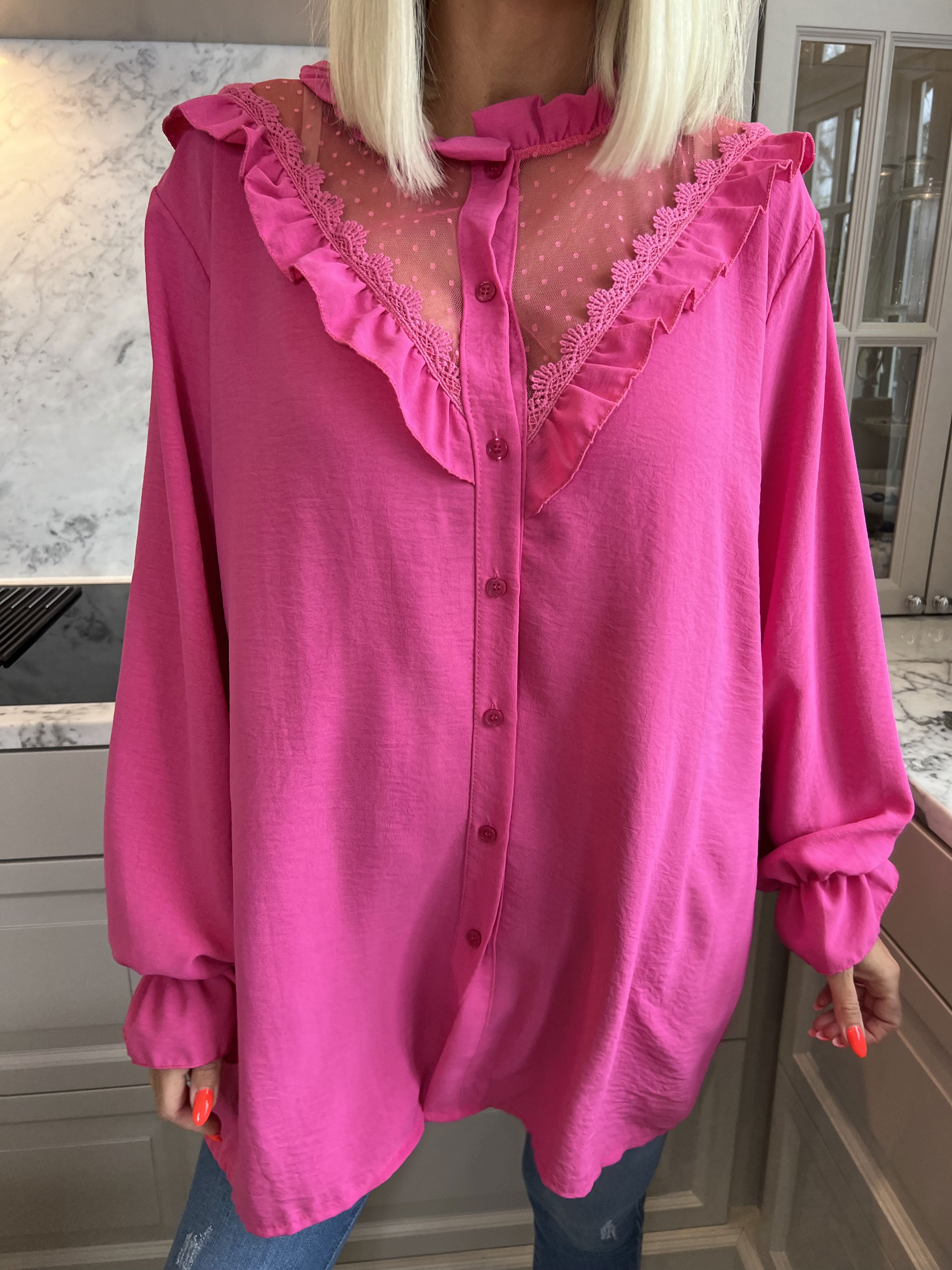 Ilsa - Sød skjorte med blonde og flæsedetaljer